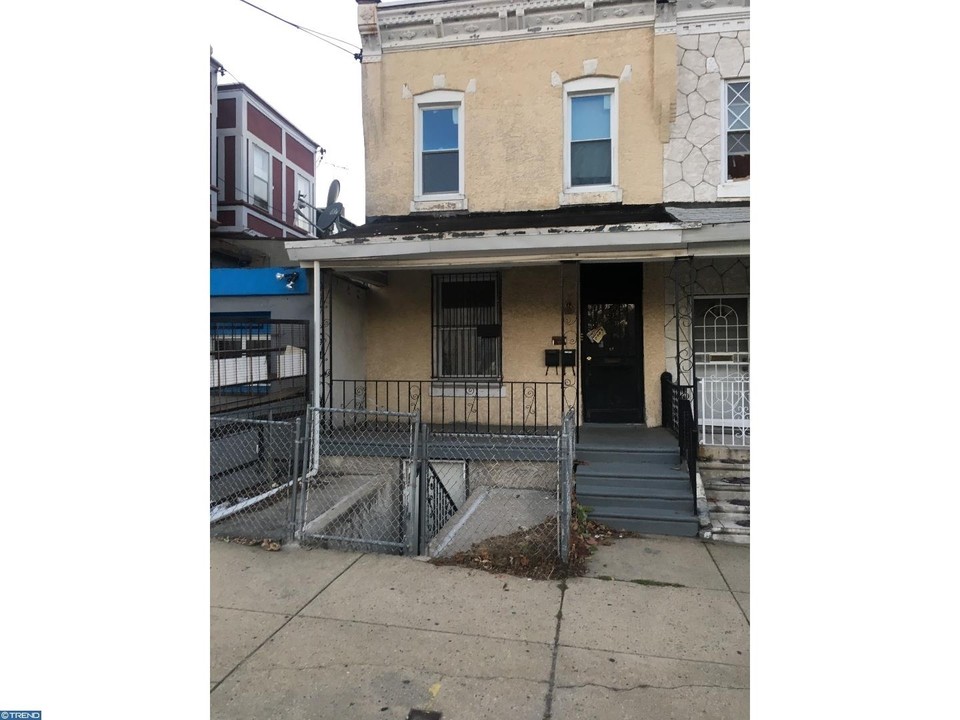 4829 Greenway Ave in Philadelphia, PA - Building Photo