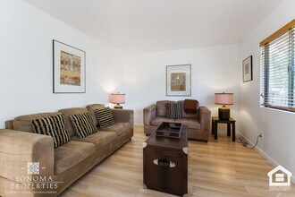 1011-1053 Sonoma Glen Cir in Glen Ellen, CA - Building Photo - Building Photo