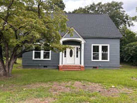 139 David Parnell St in Parkton, NC - Building Photo