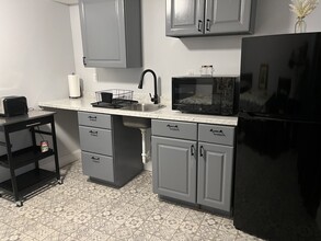 19 Prospect Ave, Unit UnitB in Port Henry, NY - Building Photo - Building Photo