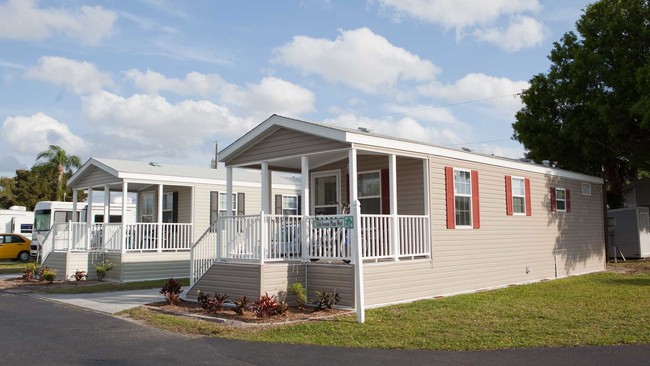 Arbor Terrace RV Resort in Bradenton, FL - Foto de edificio - Building Photo