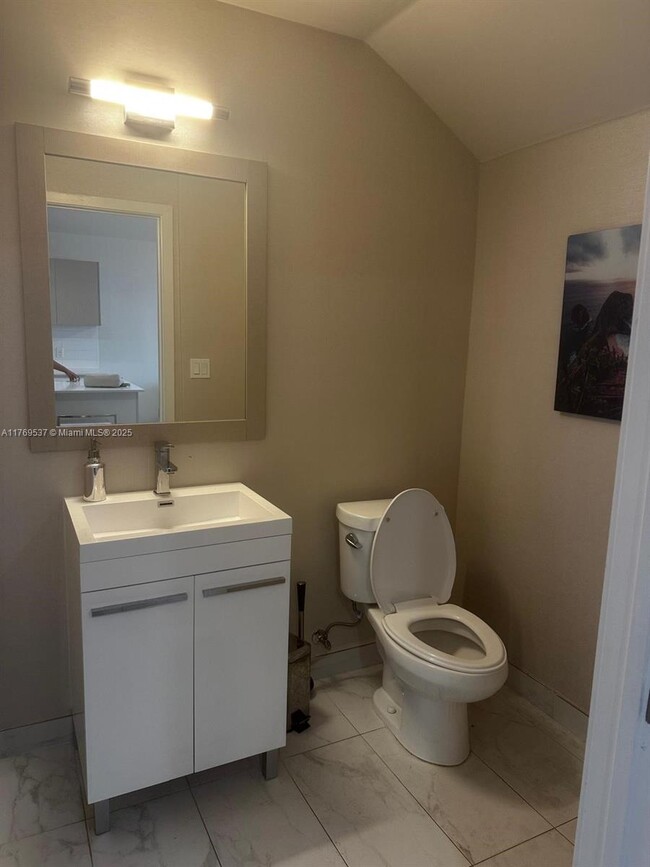 2505 NE 193rd St in Aventura, FL - Building Photo - Building Photo