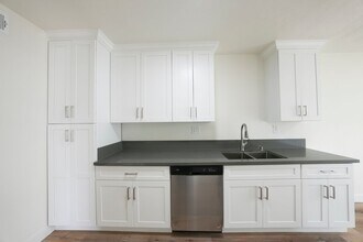 2120 E Almont Ave in Anaheim, CA - Building Photo - Building Photo