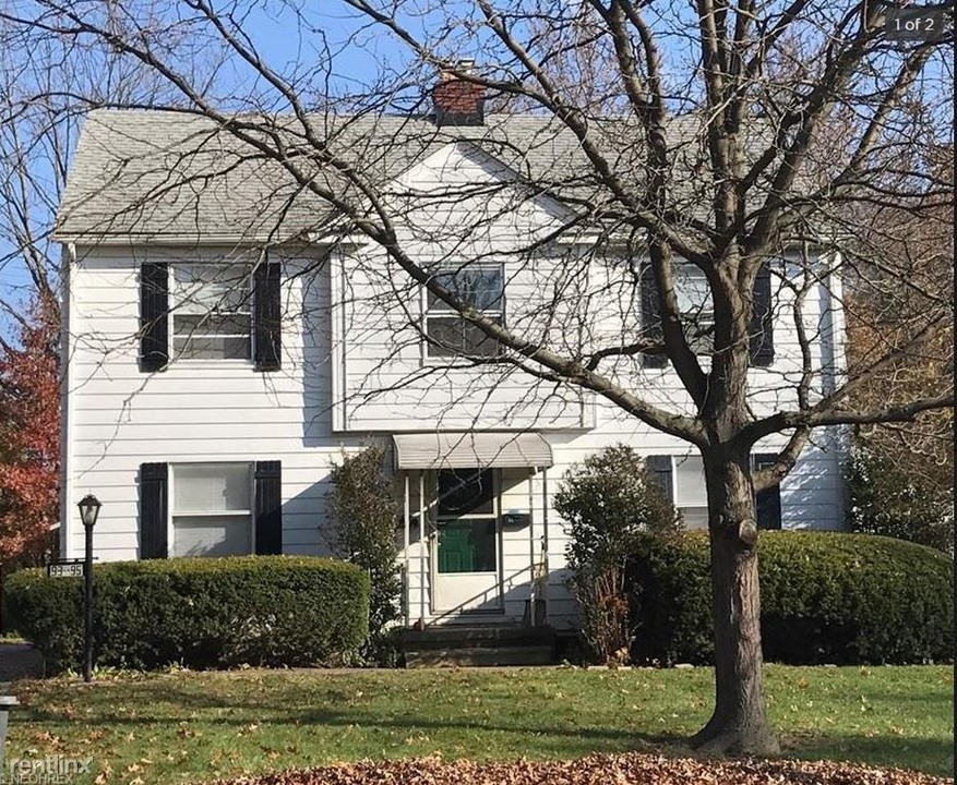 93 N Pershing Ave in Akron, OH - Foto de edificio