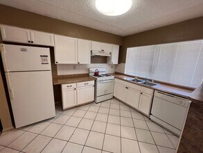 8637 Windsor Dr in Miramar, FL - Building Photo - Building Photo