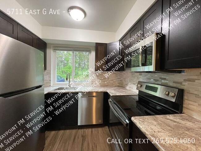5711 E G Ave in Kalamazoo, MI - Building Photo - Building Photo