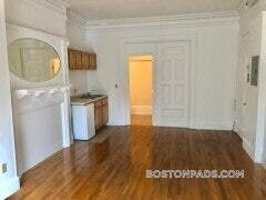 1061 Beacon St in Brookline, MA - Building Photo - Building Photo