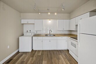 404 Sunny Ln in Fountain, CO - Foto de edificio - Building Photo