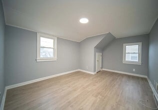29 W 7th St, Unit 2nd floor in Clifton, NJ - Building Photo - Building Photo
