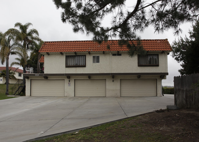 27512 Del Gado Rd in Capistrano Beach, CA - Foto de edificio - Building Photo