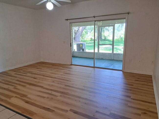 13200 W Newberry Rd, Unit #S104 in Newberry, FL - Foto de edificio - Building Photo