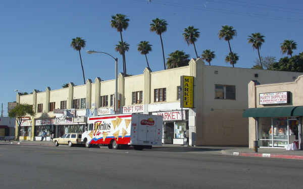 1601 E Florence Ave in Los Angeles, CA - Foto de edificio