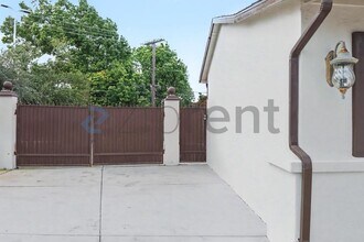 1653 Robin Hood Ct in Sacramento, CA - Building Photo - Building Photo