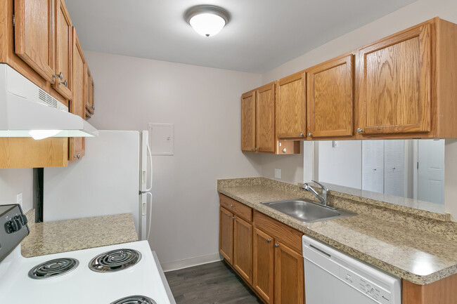 Greenwich Village Apartments in Howell, MI - Building Photo - Building Photo