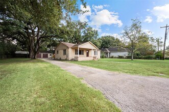 940 Hardeman St in Sealy, TX - Building Photo - Building Photo