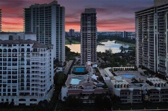 20185 E Country Club Dr in Miami, FL - Building Photo - Building Photo