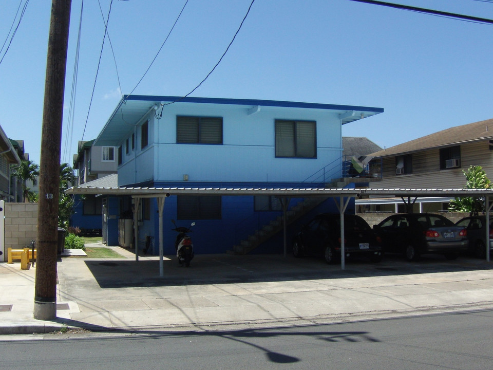 825 Olokele Ave in Honolulu, HI - Building Photo