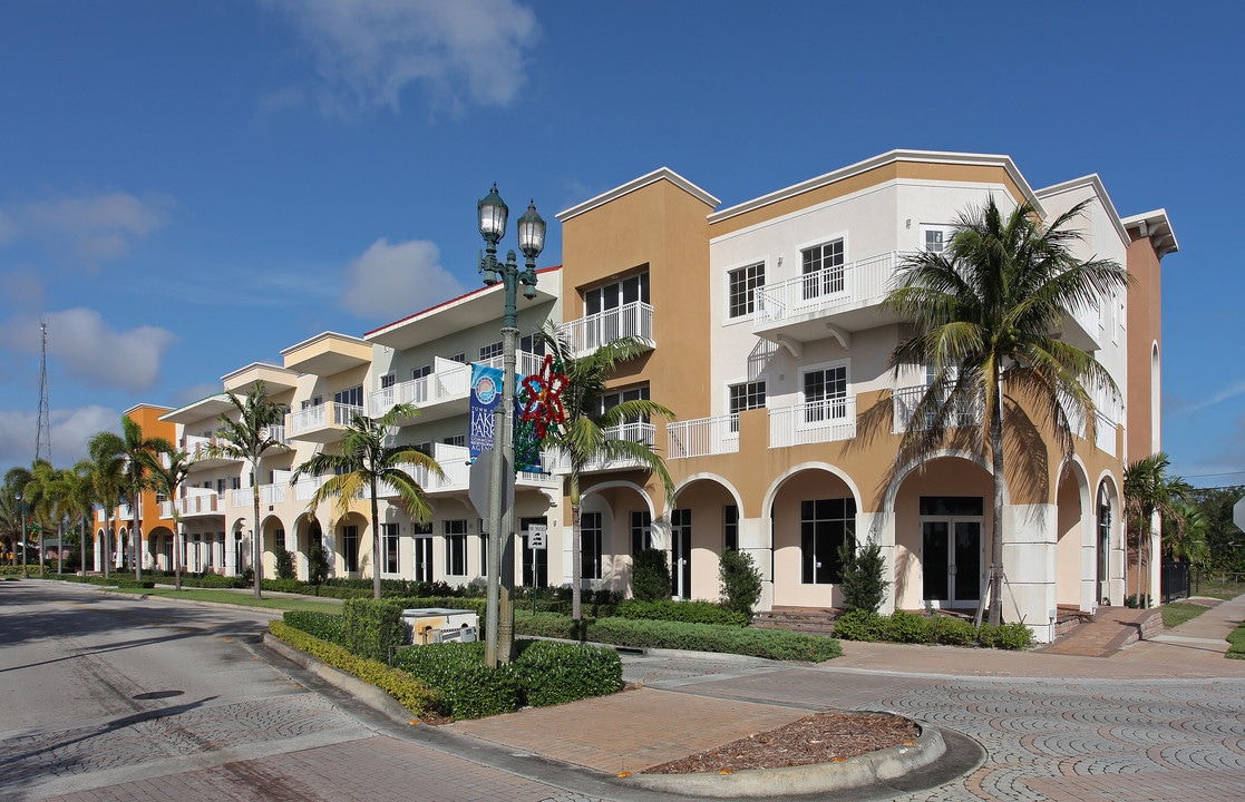 One Park Place in Lake Park, FL - Foto de edificio