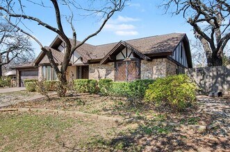 604 Baker Dr in Hurst, TX - Building Photo - Building Photo