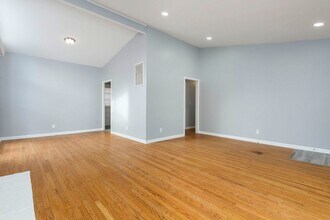 3704 Greenwich Rd in Louisville, KY - Building Photo - Building Photo