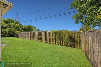 2501 NW 8th St in Pompano Beach, FL - Building Photo - Building Photo