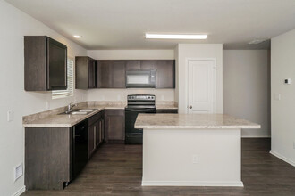 9330 Green Flora Ct in San Antonio, TX - Building Photo - Building Photo