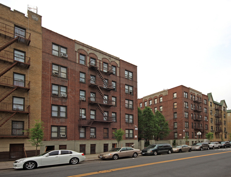 73-83 Vermilyea Ave in New York, NY - Foto de edificio