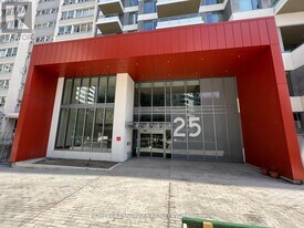 25 Holly St in Toronto, ON - Building Photo