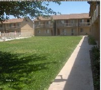 Villa Park Apartments in Adelanto, CA - Foto de edificio - Building Photo