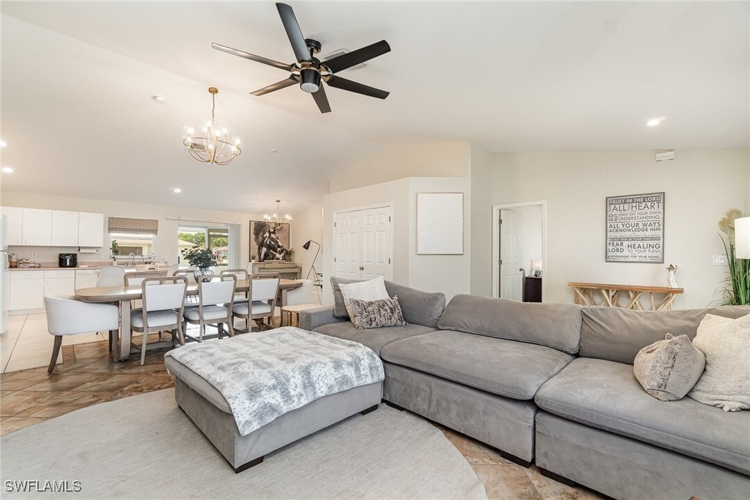 879 Rue Labeau Cir in Ft. Myers, FL - Building Photo