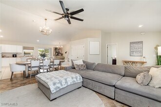 879 Rue Labeau Cir in Ft. Myers, FL - Foto de edificio - Building Photo