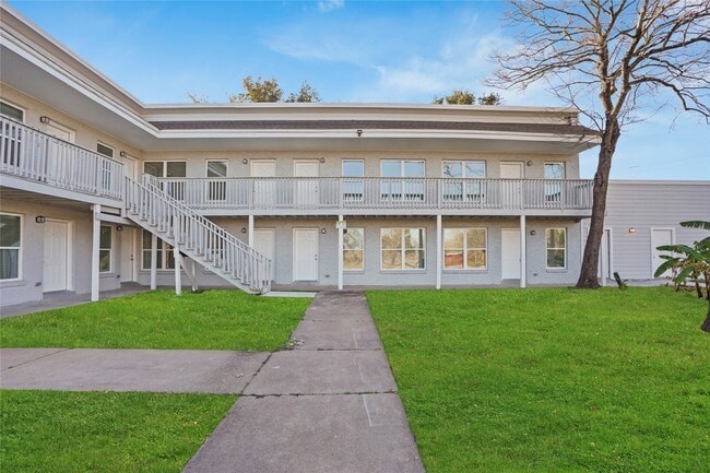 property at 1803 S Oak St