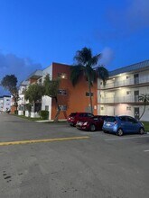 11307 SW 200th St, Unit 313B in Miami, FL - Foto de edificio - Building Photo