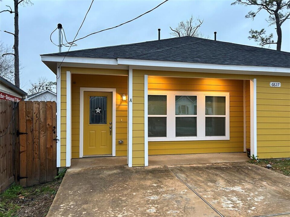 6827 Mcwilliams Dr in Houston, TX - Building Photo