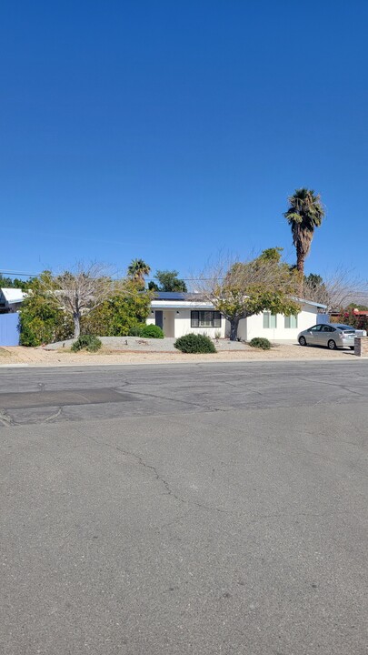 1900 E Del Lago Rd in Palm Springs, CA - Building Photo