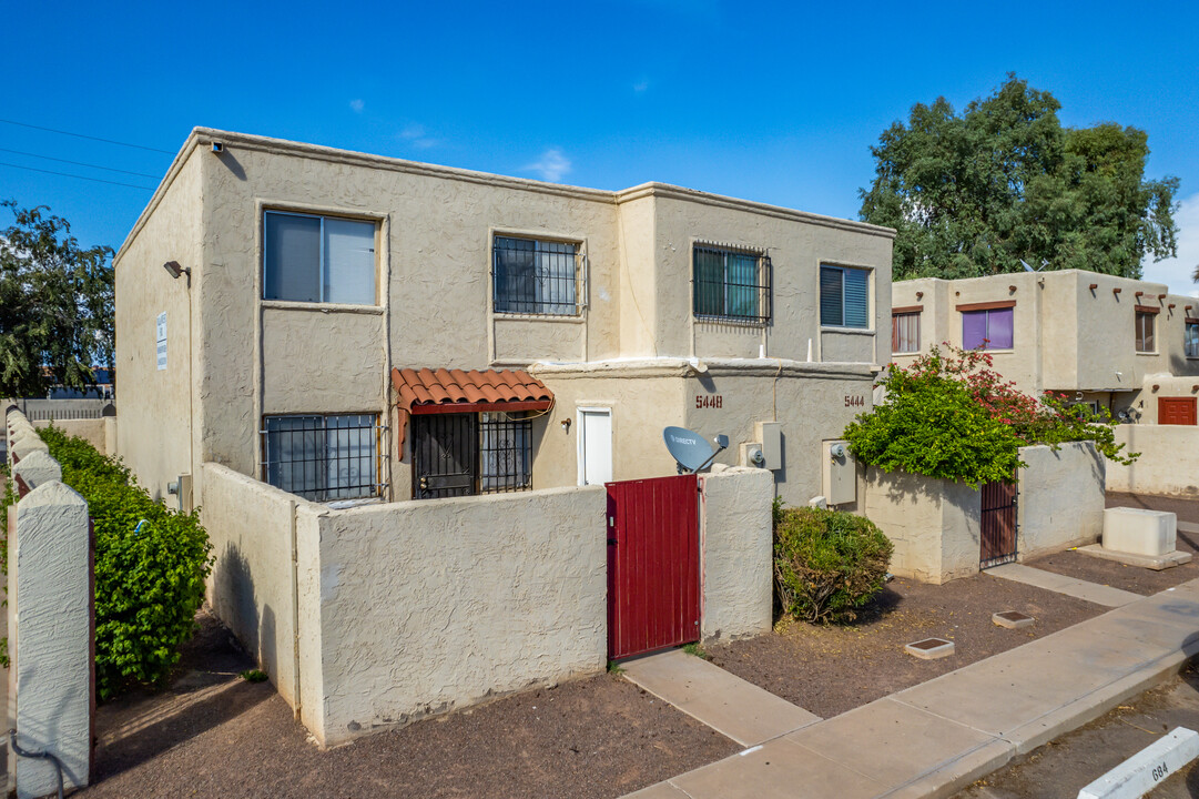 Hallcraft Villas West in Phoenix, AZ - Building Photo