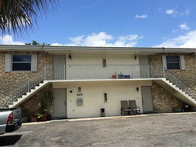 4341 Riverside Dr in Coral Springs, FL - Building Photo - Building Photo