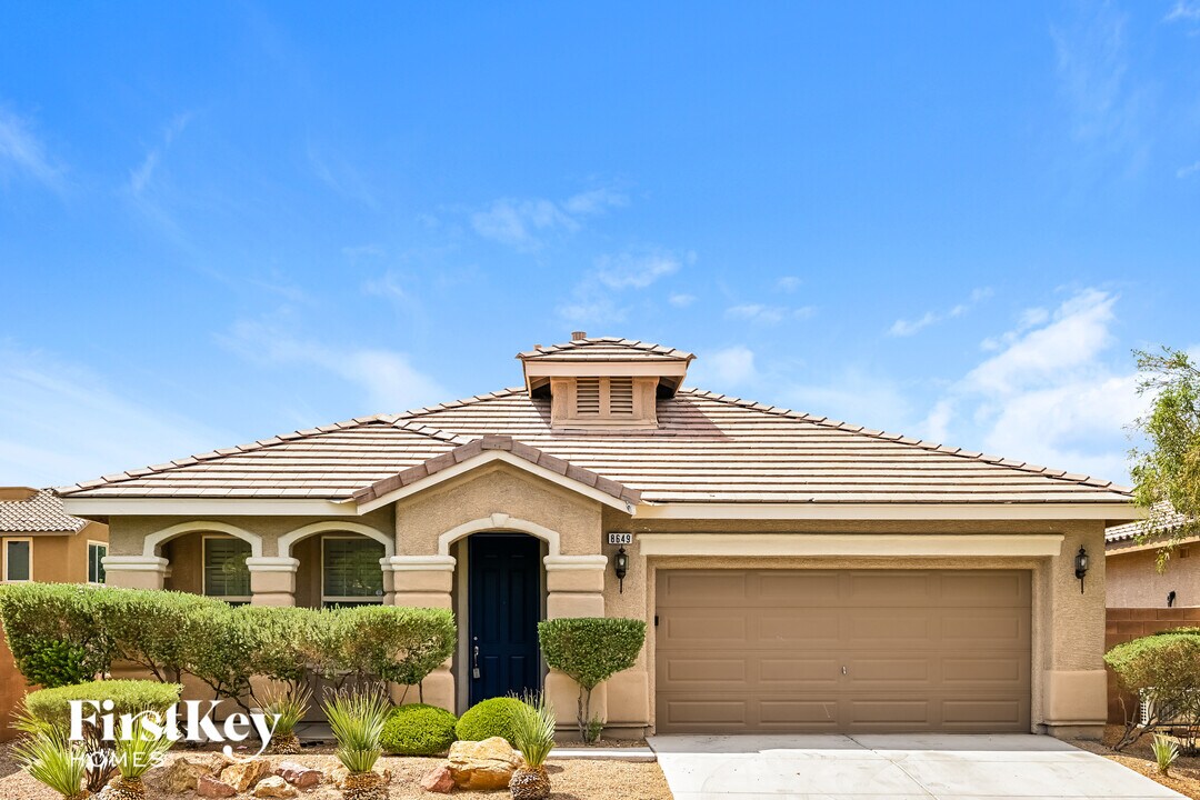 8649 Green Ridge Ave in Las Vegas, NV - Foto de edificio