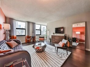 678 N Dearborn St in Chicago, IL - Foto de edificio - Building Photo