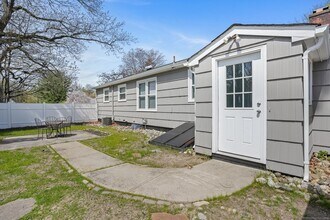 170 Riverside Dr in Hamden, CT - Building Photo - Building Photo