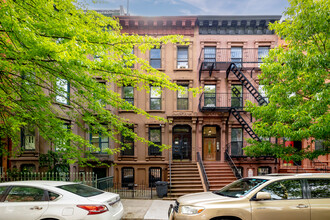 308 Saint James Pl in Brooklyn, NY - Foto de edificio - Building Photo