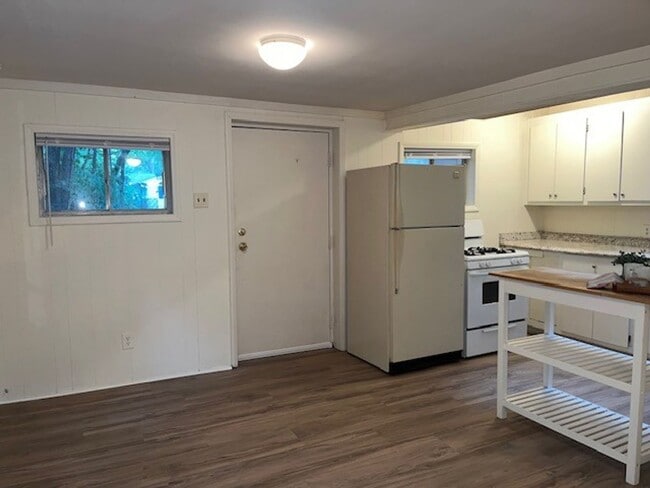 212 Barclay Rd in Chapel Hill, NC - Building Photo - Building Photo