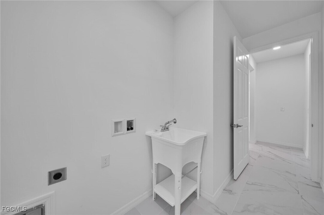 312 Harrison Dr in Lehigh Acres, FL - Building Photo