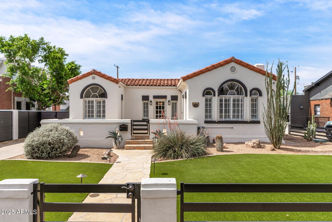 717 W Willetta St in Phoenix, AZ - Building Photo