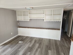 560 Cedar St in Springfield, NE - Building Photo - Building Photo