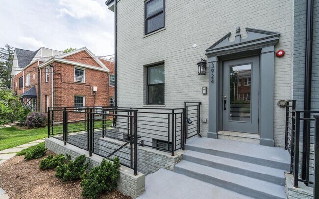 3924 W St NW in Washington, DC - Building Photo - Building Photo