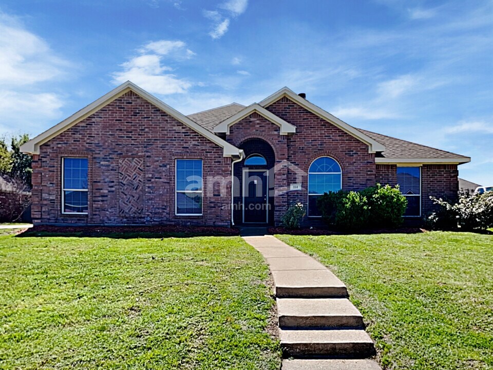 114 Troy Ln in Red Oak, TX - Building Photo