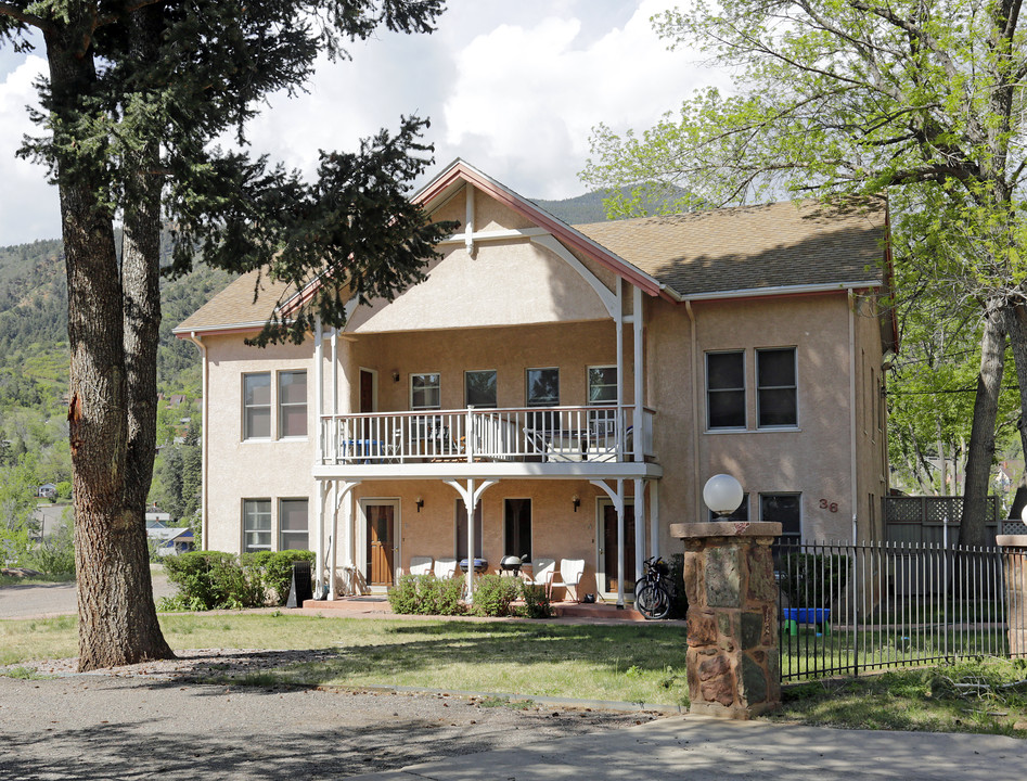 36 Washington Ave in Manitou Springs, CO - Foto de edificio