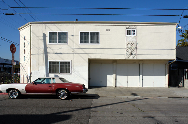 4501 W Lennox Blvd in Inglewood, CA - Foto de edificio - Building Photo