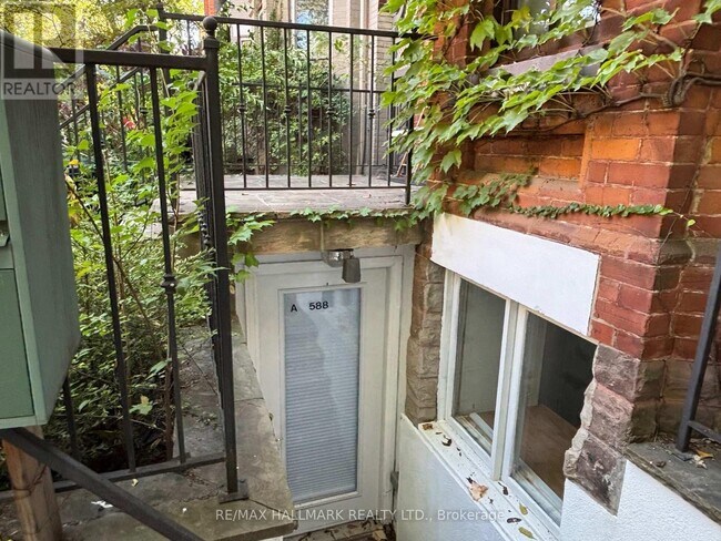 588 Spadina Ave. in Toronto, ON - Building Photo - Building Photo